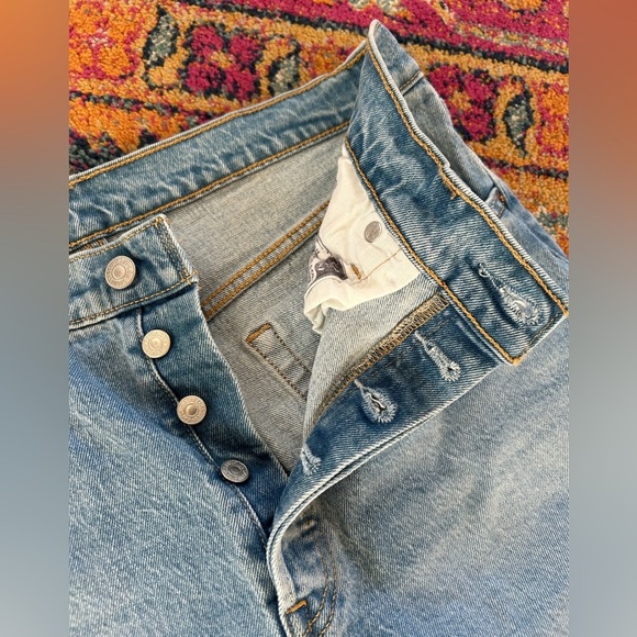 NWT Levi’s | Women’s Light Blue Denim Classic Original 501 Buttonfly Jeans sz 30 - Picture 3 of 16